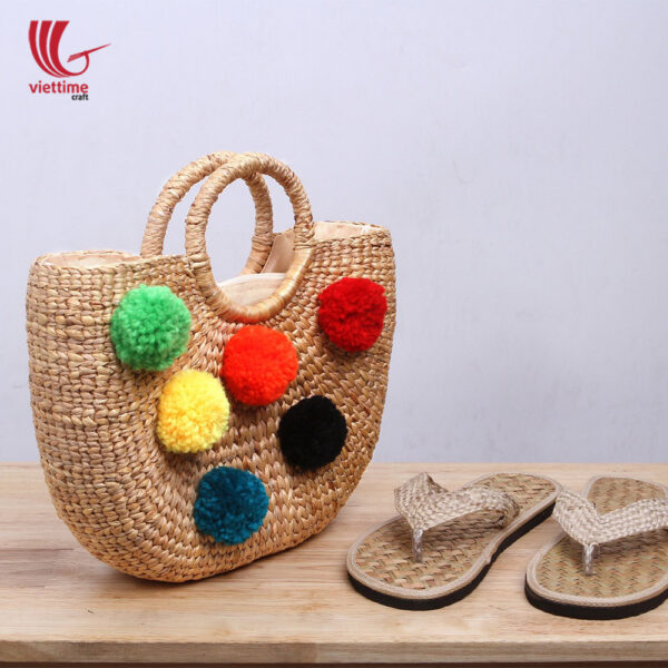 Product Name: Water Hyacinth Handbag Material:  Water Hyacinth Plating Color: Customize (any color as your like) MOQ: 100 pcs/style/size/color Packing: 25 pcs in one standard carton QTY/CTN: 40Dz an exported carton Delivery time: About 30 workdays after receiving the deposit. Payment: T/T, L/C Sample Time: About 7-10 days. Shipment:By Air,bySea,by Express (DHL,TNT,UPS,EMS,Fed Ex)