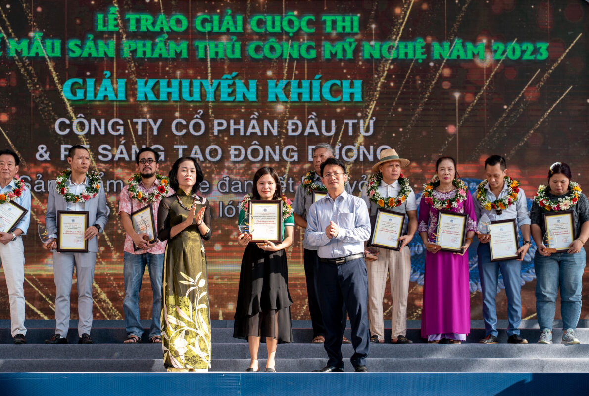 Top handicraft items received the award