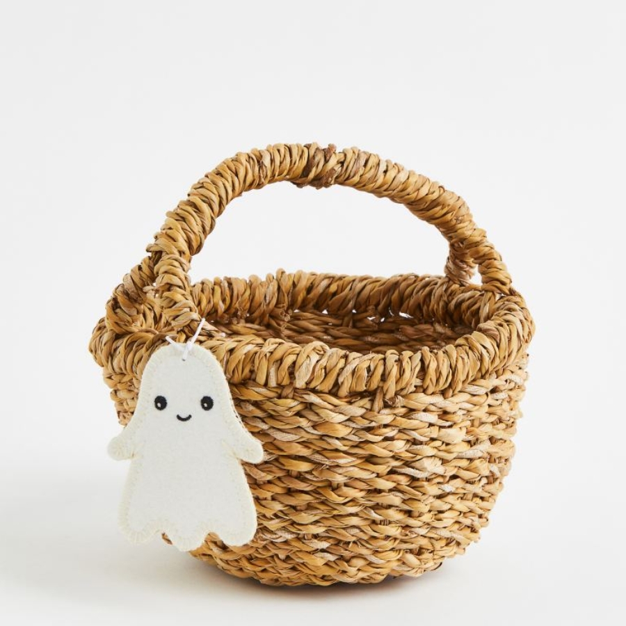 TOP 5 Halloween Symbols: Halloween decorations with handmade items - Ghost