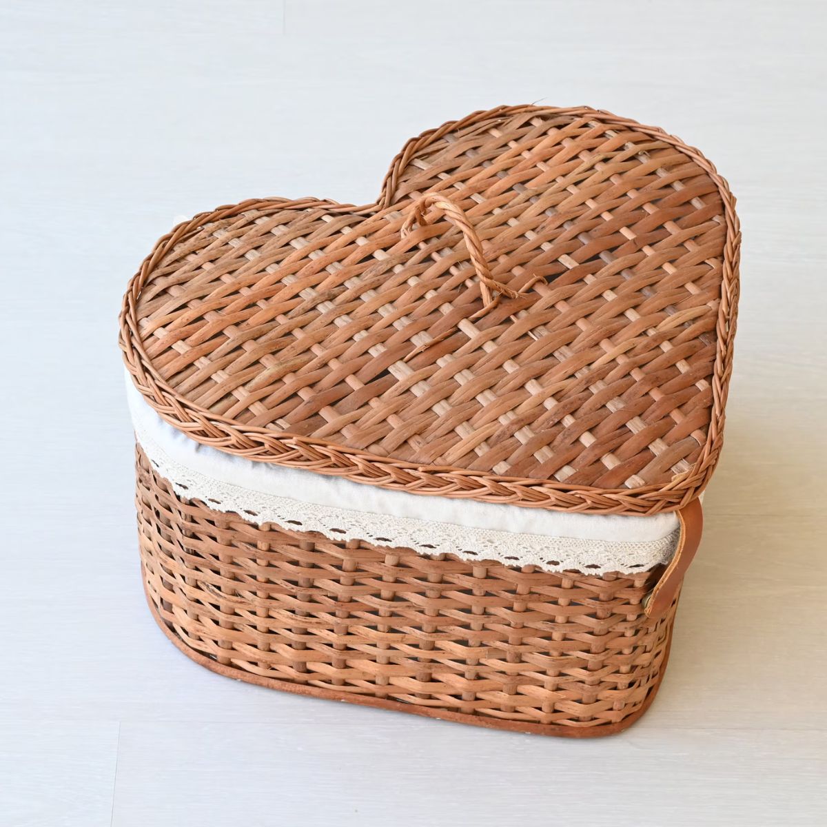 Valentine storage basket with lid