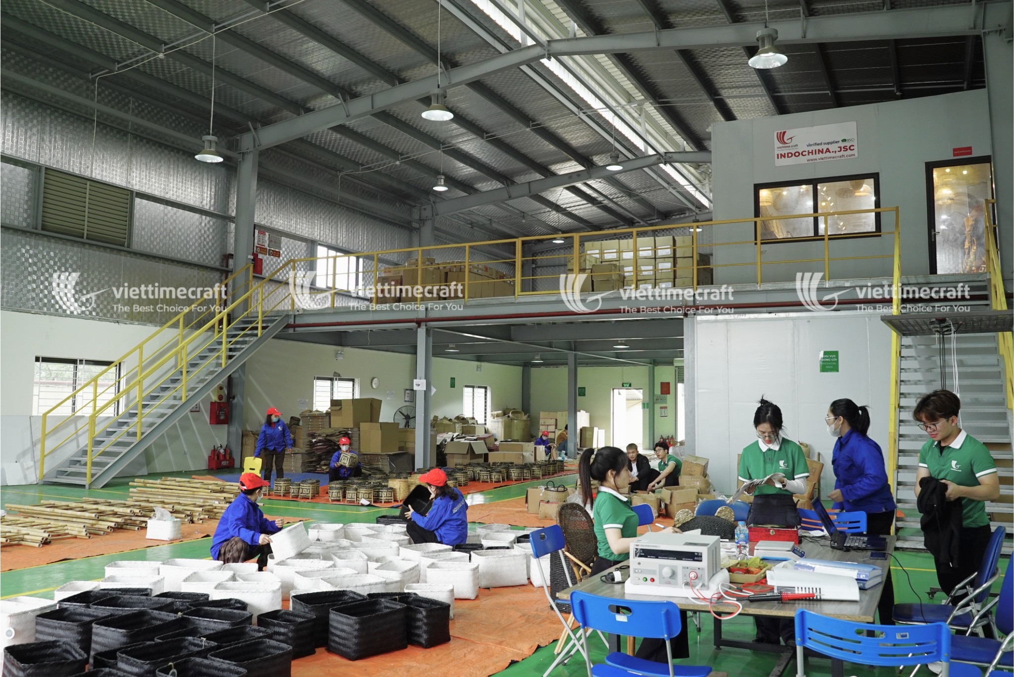 Team R&D and Worker Viettimecraft Factory