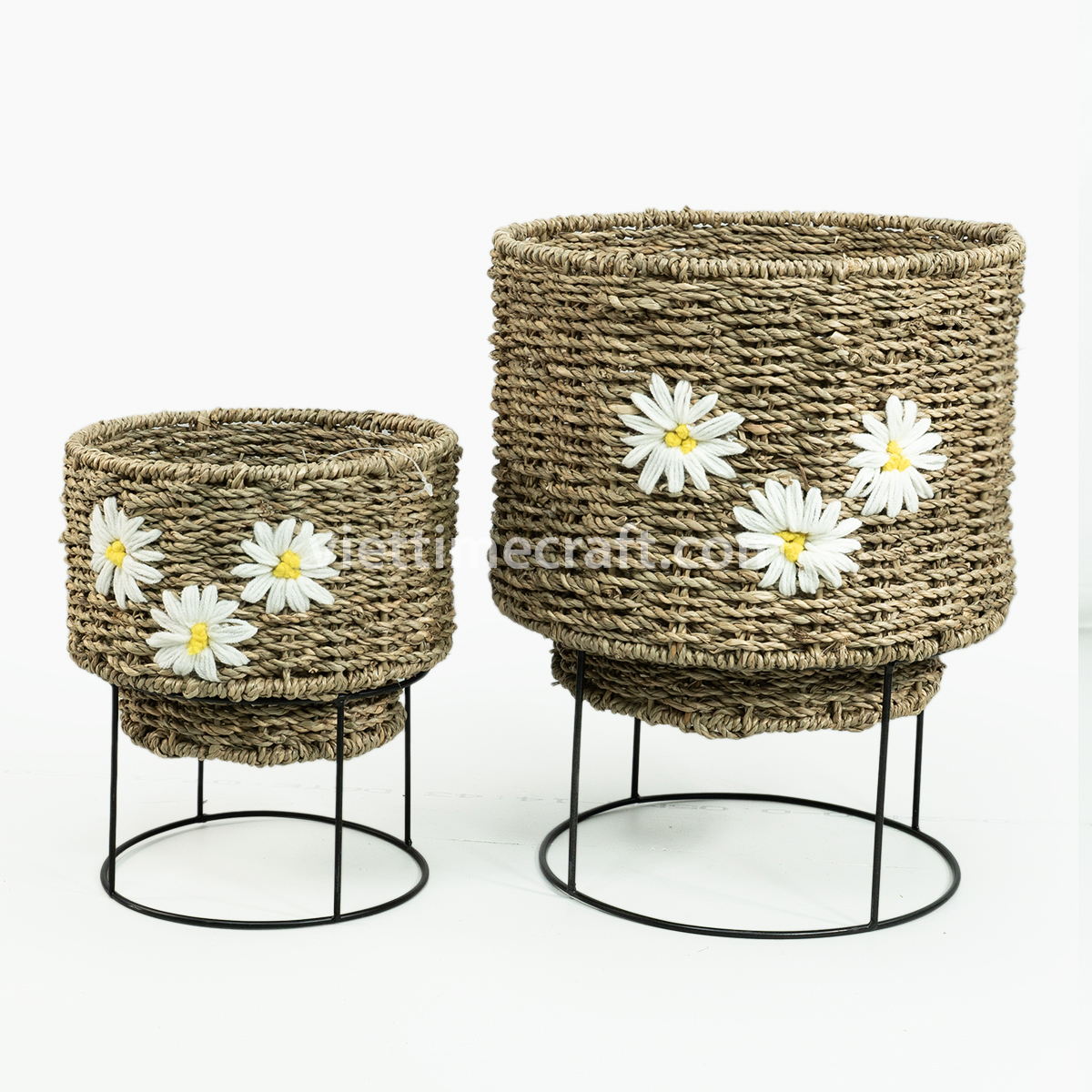 Embroidered Seagrass Planter with Metal Stand – Set of 2 Decorative Plant Baskets