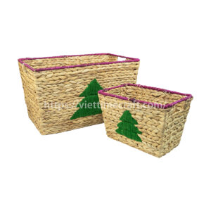Water Hyacinth Christmas Basket with Green Tree Embroidery – Pink Scalloped Rim