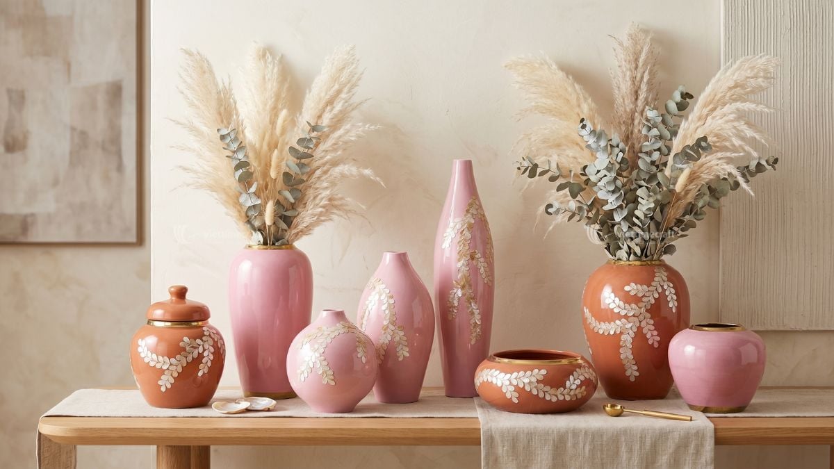 Vietnam manufacturer preparing bulk lacquer vase orders for export